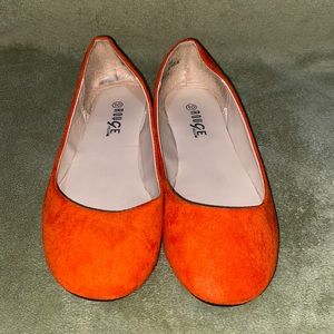 Size 10 women’s orange flats